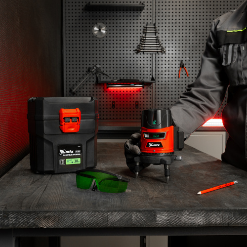 Лазерный уровень CRL-30G, 30 м, зеленый луч, акк. Li 2400 mah, резьба 5/8" MTX по ценам производителя в Казани с доставкой по всей России