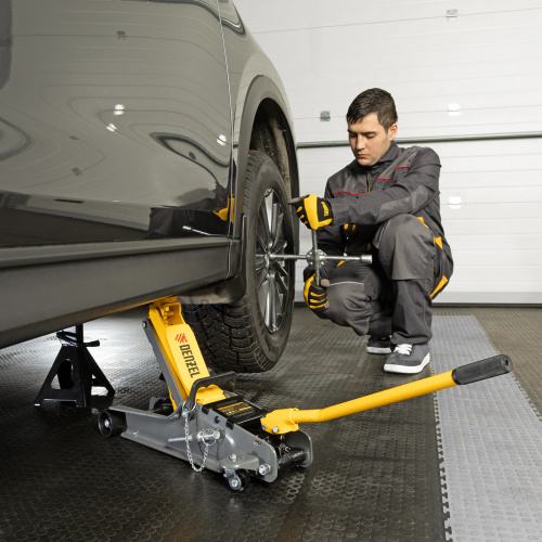 Домкрат гидравлический подкатной с фиксатором, 2,5 т,  85-385 мм, в пласт. кейсе Denzel по ценам производителя в Казани с доставкой по всей России