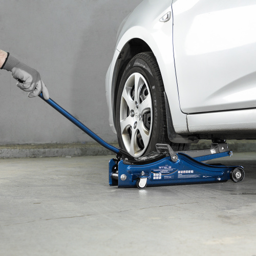 Домкрат гидравлический подкатной в пластиковом кейсе, 2 т, Low Profile, 80-380 мм Stels купить в Москве с доставкой по всей России | ProtosMarket.ru