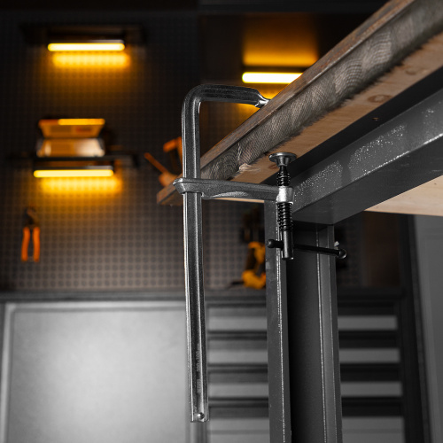 Струбцина F-образная, 100x300мм, кованая Denzel купить в Москве с доставкой по всей России | ProtosMarket.ru