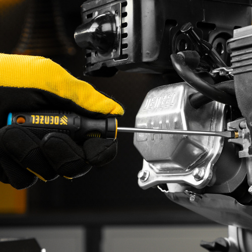 Отвертка, SL4х100 мм, S2, 3к рукоятка Denzel по ценам производителя в Казани с доставкой по всей России