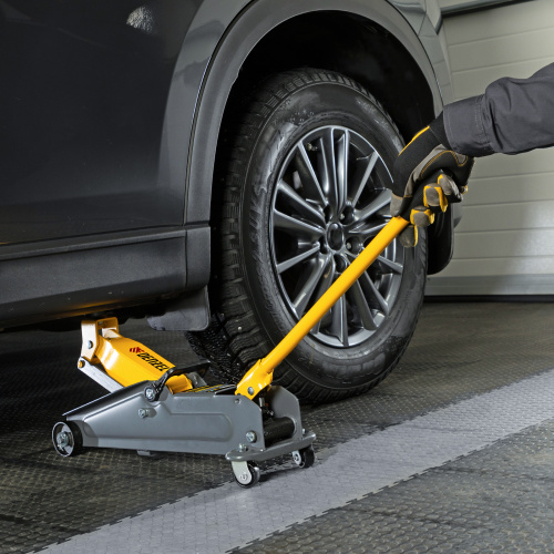 Домкрат гидравлический подкатной, 2 т, 135-385 мм, в пласт. кейсе Denzel по ценам производителя в Казани с доставкой по всей России