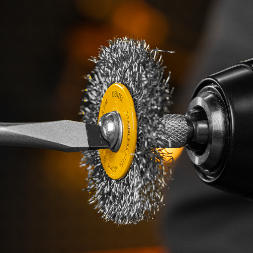 Набор щеток для дрели, 5 Плоских 25-38-50-63-75 мм, шпилька, нерж. вит. проволока Denzel по ценам производителя в Казани с доставкой по всей России