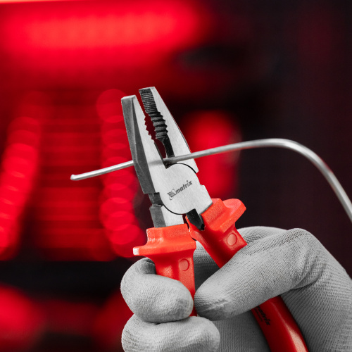 Плоскогубцы Econom, 200 мм, шлифованные, пластмассовые рукоятки Matrix купить в Москве с доставкой по всей России | ProtosMarket.ru