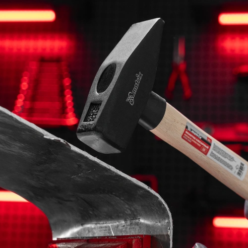 Молоток слесарный, 400 г, квадратный боек, деревянная рукоятка Matrix по ценам производителя в Казани с доставкой по всей России