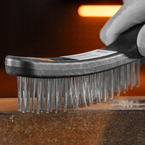 Щетка четырехрядная металлическая с пластмассовой ручкой Sparta по ценам производителя в Казани с доставкой по всей России