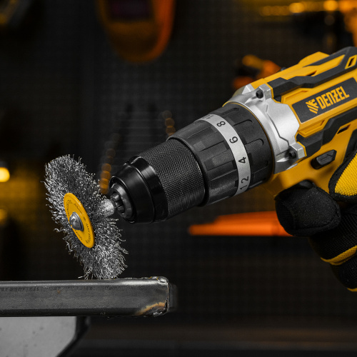 Набор щеток для дрели, 5 Плоских 25-38-50-63-75 мм, шпилька, нерж. вит. проволока Denzel по ценам производителя в Казани с доставкой по всей России