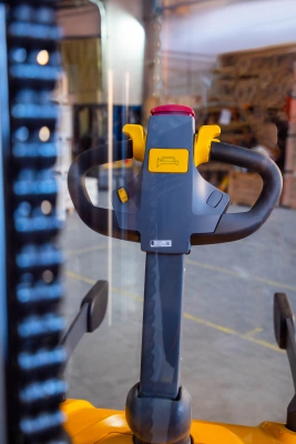 Штабелер самоходный 1,5 т 5,6 м XILIN CDDK15-III 24/200 В/Ач (с платформой) купить в Москве с доставкой по всей России | ProtosMarket.ru