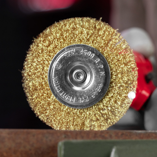 Щетка для дрели 100 мм, плоская со шпилькой, латунированная витая проволока Matrix по ценам производителя в Казани с доставкой по всей России