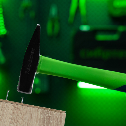 Молоток слесарный, 300 г, фибергласовая обрезиненная рукоятка Сибртех купить в Москве с доставкой по всей России | ProtosMarket.ru