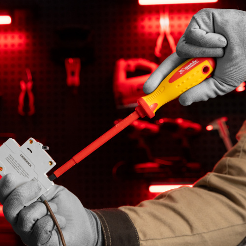 Отвертка Insulated, SL6.5 x 150 мм, CrMo, до 1000 В, двухкомпонентная рукоятка Matrix Professional купить в Москве с доставкой по всей России | ProtosMarket.ru