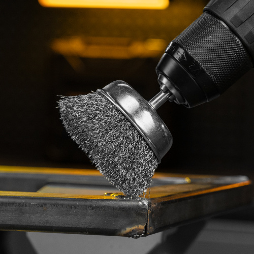 Набор щеток для дрели, 1 Плоская 50мм, 2 Чашки 25-50мм, шпилька, нерж. вит. проволока Denzel по ценам производителя в Казани с доставкой по всей России