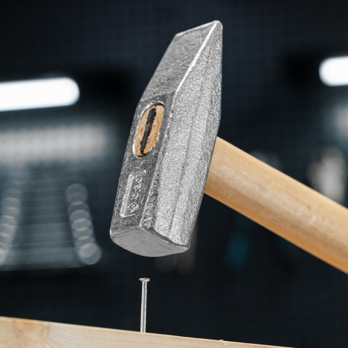 Молоток слесарный, 800 г, квадратный боек, деревянная рукоятка купить в Москве с доставкой по всей России | ProtosMarket.ru