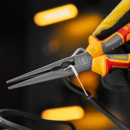 Длинногубцы прямые, диэлектрические рукоятки до 1000 В, трехкомпонентные рукоятки, 205мм Denzel купить в Москве с доставкой по всей России | ProtosMarket.ru