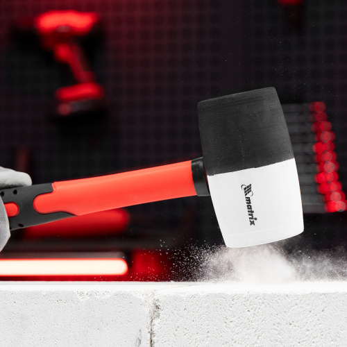 Киянка резиновая, 680 г, черно-белая резина, фибергласовая рукоятка Matrix по ценам производителя в Казани с доставкой по всей России