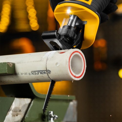 Пила сабельная аккумуляторная RS-180, Li-Ion, 20 В Denzel по ценам производителя в Казани с доставкой по всей России