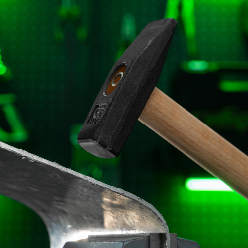 Молоток слесарный 800 г, квадратный боек, деревянная рукоятка Сибртех купить в Москве с доставкой по всей России | ProtosMarket.ru