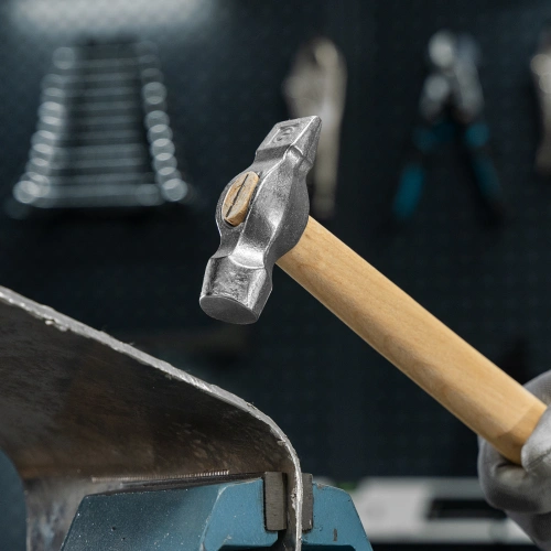 Молоток слесарный, 400 г, круглый боек, деревянная рукоятка по ценам производителя в Казани с доставкой по всей России