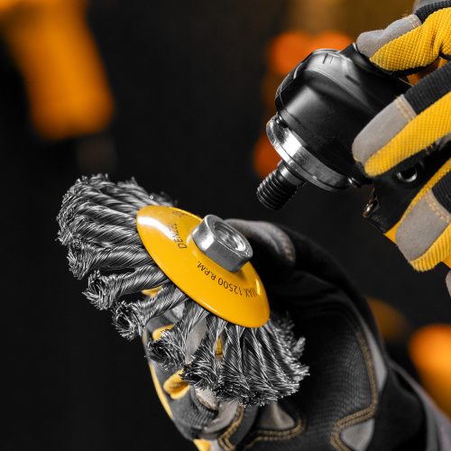 Щетка для УШМ, 125 мм, "Тарелка", крученая нержавеющая проволока 0.5 мм, М14 Denzel по ценам производителя в Казани с доставкой по всей России