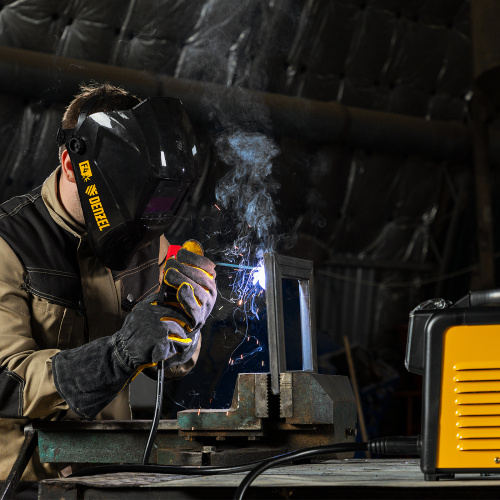 Аппарат инвертор. дуговой сварки SDM-220 Top, 220 А, ПВ 60% кейс Denzel по ценам производителя в Казани с доставкой по всей России