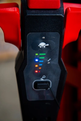 Штабелер самоподъемный 0,5 т 1,5 м TOR CDD05B самоходный по ценам производителя в Казани с доставкой по всей России