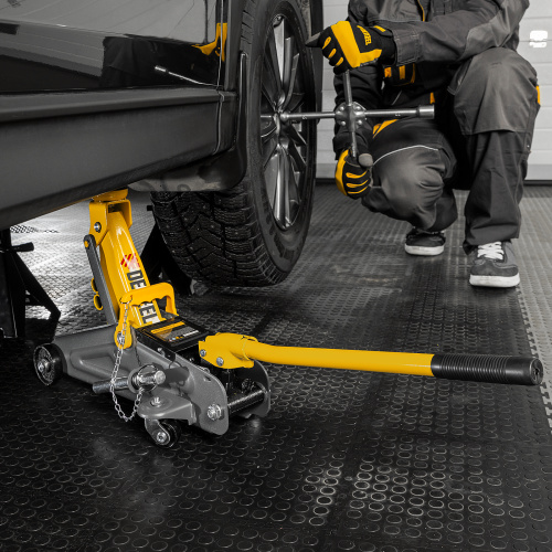 Домкрат гидравлический подкатной с фиксатором, 2 т, 130-330 мм, в кейсе Denzel купить в Москве с доставкой по всей России | ProtosMarket.ru