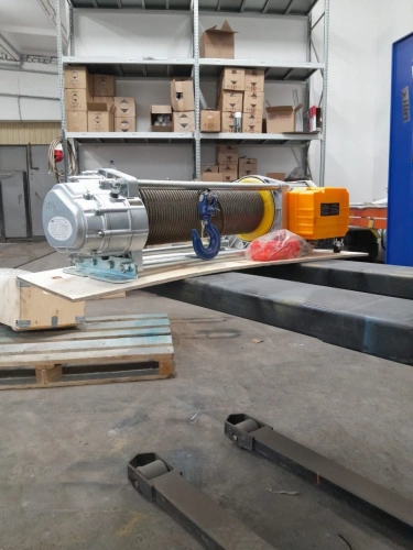 Лебедка электрическая 1250кг 100м с канатом 220В алюминиевый корпус TOR KCD(А) по ценам производителя в Казани с доставкой по всей России