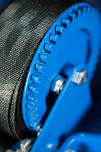 Лебедка ручная барабанная с лентой  0,5т 20 м оцинкованная TOR LHW по ценам производителя в Казани с доставкой по всей России