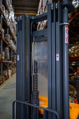 Штабелер самоходный 1,5 т 4,5 м XILIN CDDR15-III 24/200 В/Ач (сопровождаемый) купить в Москве с доставкой по всей России | ProtosMarket.ru