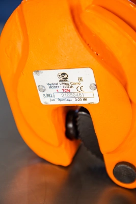 Захват вертикальный TOR DSQA (г/п 1,0 т, лист 0-20 мм) поворотн. купить в Москве с доставкой по всей России | ProtosMarket.ru