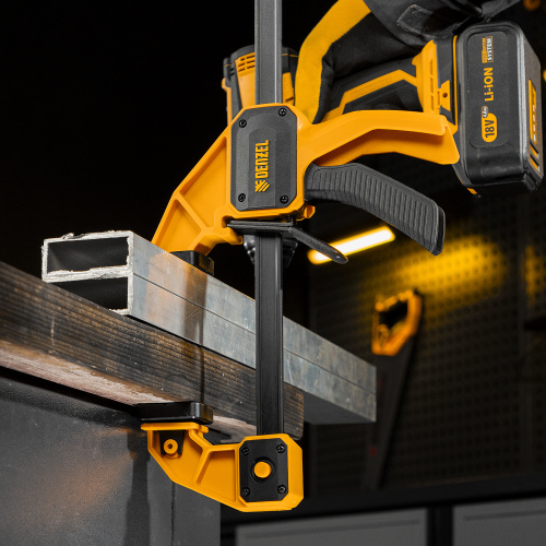 Струбцина F-образная, быстрозажимная, 600 х 80 мм, усиленный нейлоновый корпус Denzel по ценам производителя в Казани с доставкой по всей России