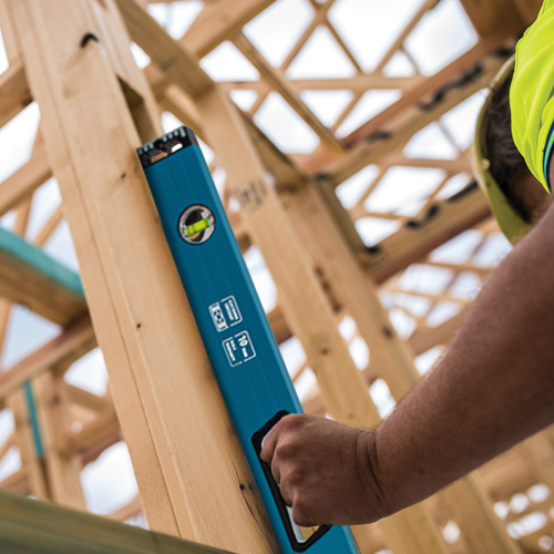 Уровень алюминиевый, 1200 мм, усиленный с ударопрочными заглушками, рукоятки, 3 глазка Gross купить в Москве с доставкой по всей России | ProtosMarket.ru