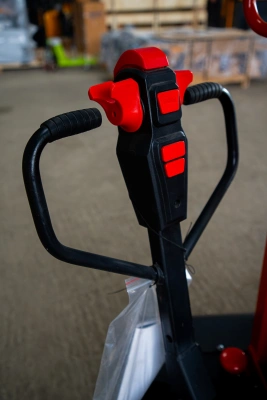 Штабелер самоподъемный 0,5 т 1,5 м TOR CDD05B самоходный по ценам производителя в Казани с доставкой по всей России