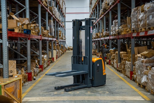 Штабелер самоходный 1,5 т 4,5 м XILIN CDDR15-III 24/200 В/Ач (сопровождаемый) купить в Москве с доставкой по всей России | ProtosMarket.ru