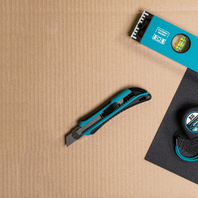 Нож, 170 мм, обрезиненный ABS-корпус, выдвижное сегментное лезвие 18 мм (SK-5) металлическая направляющая, 5 запасных лезвий Gross купить в Москве с доставкой по всей России | ProtosMarket.ru