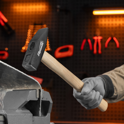 Молоток слесарный, 1000 г, квадратный боек, деревянная рукоятка Sparta купить в Москве с доставкой по всей России | ProtosMarket.ru