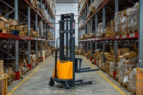 Штабелер гидравлический с электроподъемом 1,5 т 3,0 м XILIN CDD15B-E с раздвижными вилами по ценам производителя в Казани с доставкой по всей России