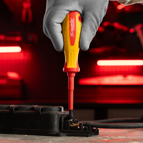 Отвертка Insulated, PH1 x 75 мм, CrMo, до 1000 В, двухкомпонентная рукоятка Matrix Professional купить в Москве с доставкой по всей России | ProtosMarket.ru