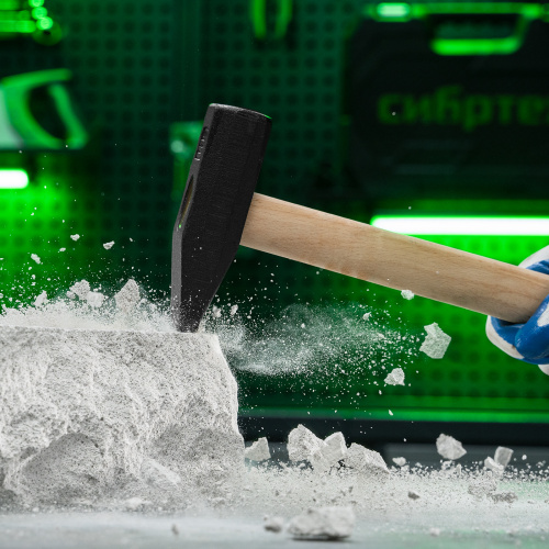 Молоток слесарный 1000 г, квадратный боек, деревянная рукоятка Сибртех купить в Москве с доставкой по всей России | ProtosMarket.ru