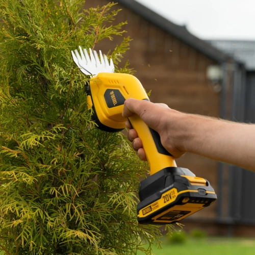 Ножницы-кусторез аккумуляторные GS-20, Li-Ion, 20 В Denzel по ценам производителя в Казани с доставкой по всей России