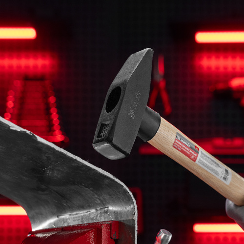 Молоток слесарный, 800 г, квадратный боек, деревянная рукоятка Matrix купить в Москве с доставкой по всей России | ProtosMarket.ru