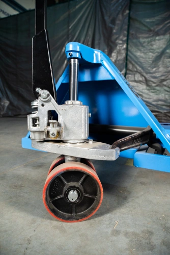 Тележка гидравлическая широковильная 2500 кг 1220х685 мм полиуретановые колеса TOR RHP по ценам производителя в Казани с доставкой по всей России