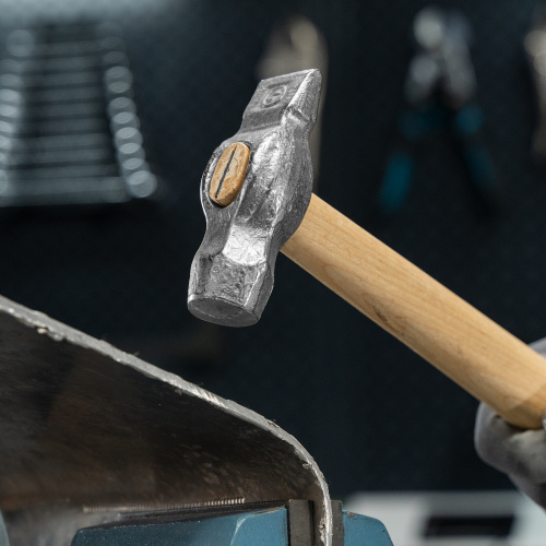 Молоток слесарный, 500 г, круглый боек, деревянная рукоятка по ценам производителя в Казани с доставкой по всей России