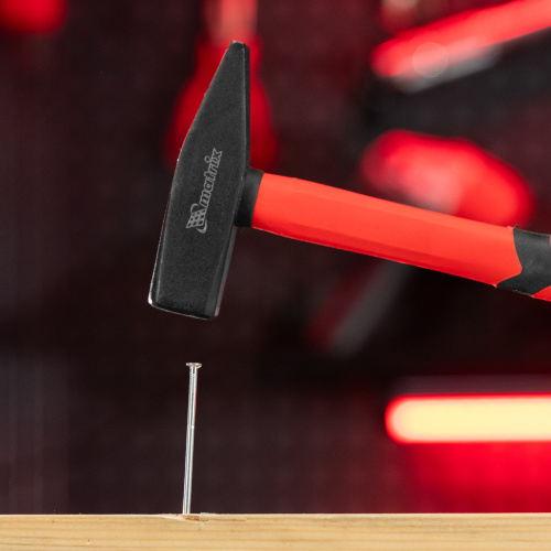 Молоток слесарный, 600 г, фибергласовая обрезиненная рукоятка Matrix купить в Москве с доставкой по всей России | ProtosMarket.ru