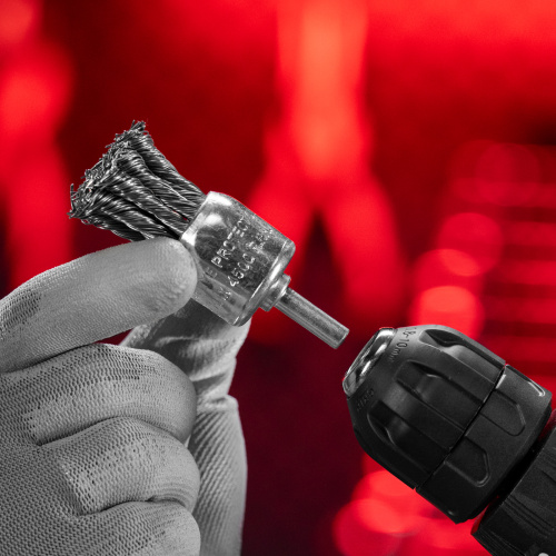 Щетка для дрели, 30 мм, "чашка" со шпилькой, крученая металлическая проволока Matrix по ценам производителя в Казани с доставкой по всей России