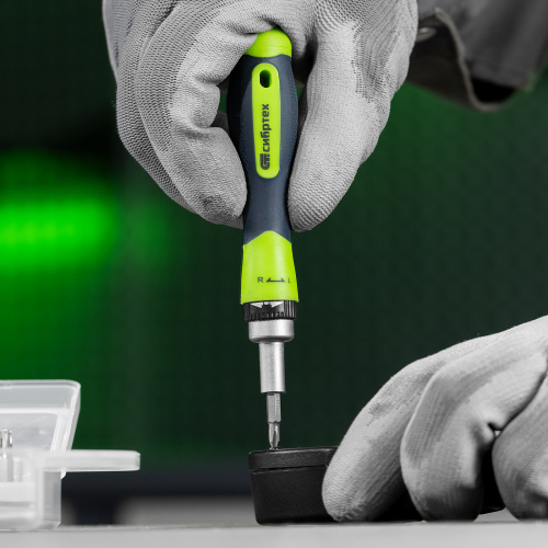 Отвертка реверсивная для точных работ с набором бит и торцевых головок, 32 предмета, CrV Сибртех купить в Москве с доставкой по всей России | ProtosMarket.ru