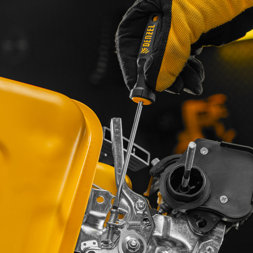 Отвертка SL4х100 мм, CrV, трехкомпонентная рукоятка Denzel по ценам производителя в Казани с доставкой по всей России