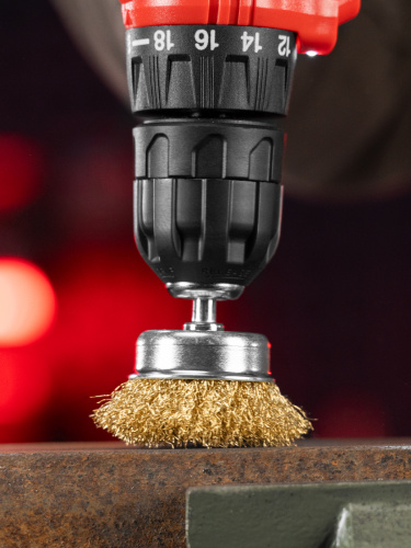 Щетка для дрели, 50 мм, "чашка" со шпилькой, латунированная витая проволока Matrix по ценам производителя в Казани с доставкой по всей России