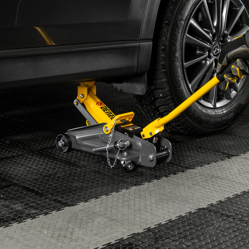 Домкрат гидравлический подкатной с фиксатором, 2 т, 130-330 мм, в кейсе Denzel купить в Москве с доставкой по всей России | ProtosMarket.ru