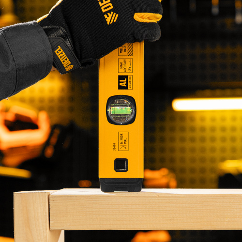 Уровень алюминиевый, магнит., фрезерованный, 3 глазка (1 зеркал.) 0,5 мм/м, 400 мм Denzel по ценам производителя в Казани с доставкой по всей России